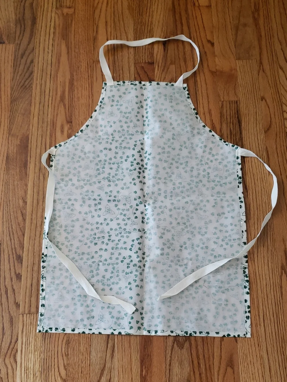 Shamrock Print Kitchen Apron in Cream/Off-White and Dark Green - OS